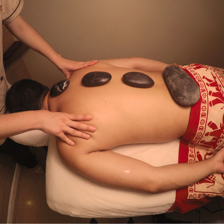 Massagem Com Pedras Aquecidas